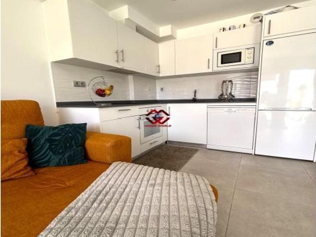 Planta baja con gran terraza, patio privado y piscina comunitaria a un paso del Mar Menor