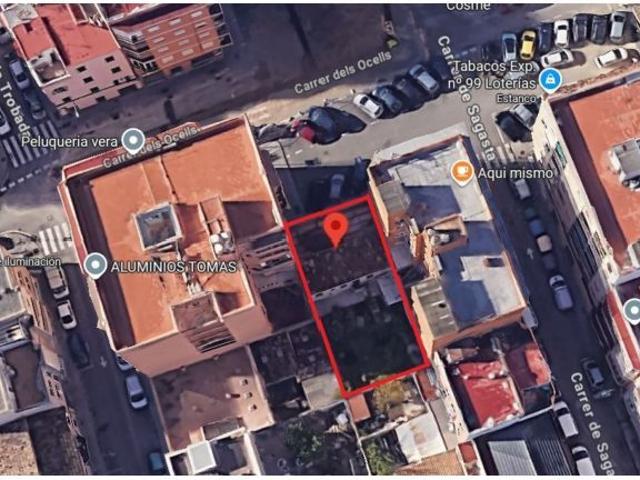 Planta baja con gran patio de 100 m2 y almacén diáfano