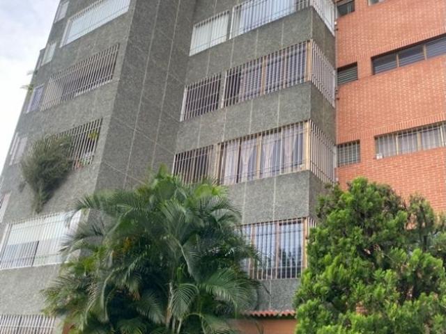 Planta baja con jardín, piscina y hermosa vista