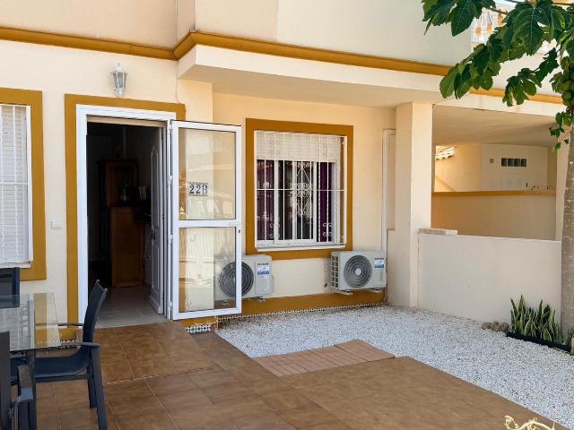 Planta baja con porche, patio y piscina en La Zenia