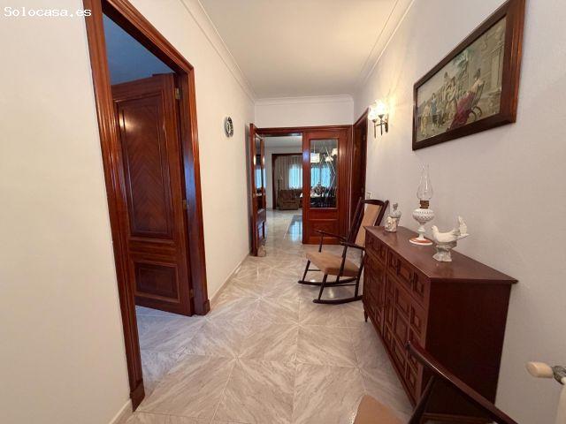 Planta baja con patio privado, posibilidad de garaje y un enorme potencial en el corazón de Es Caste
