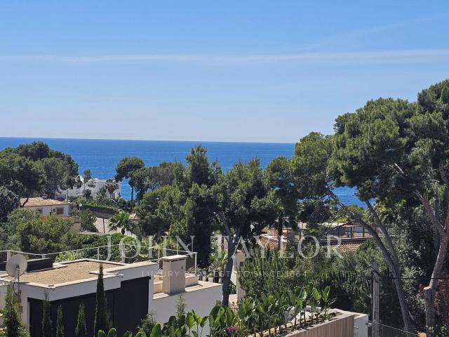 Planta baja con piscina privada y vistas al mar