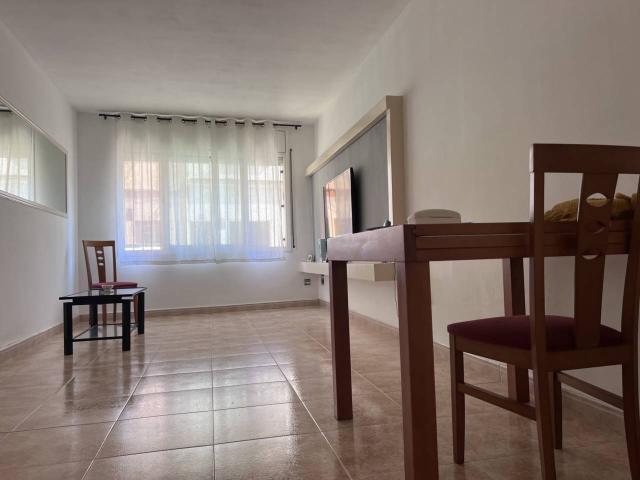 Planta baja con terraza y trastero, a 250 m de la playa y la estación