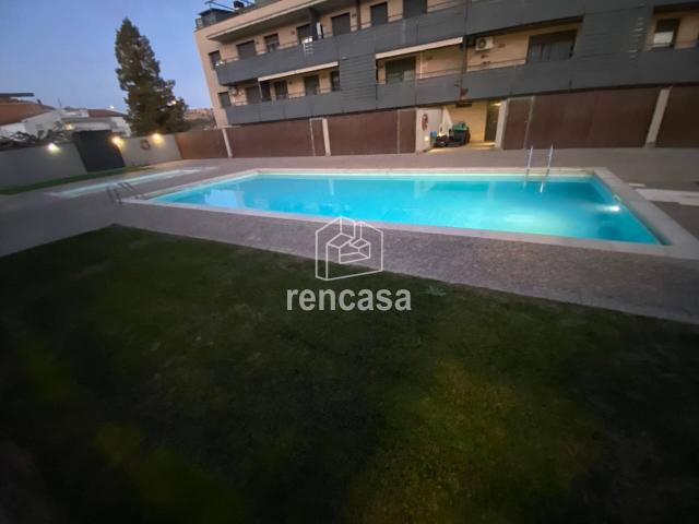Planta Baja con terraza, zona ajardinada y piscina comunitaria
