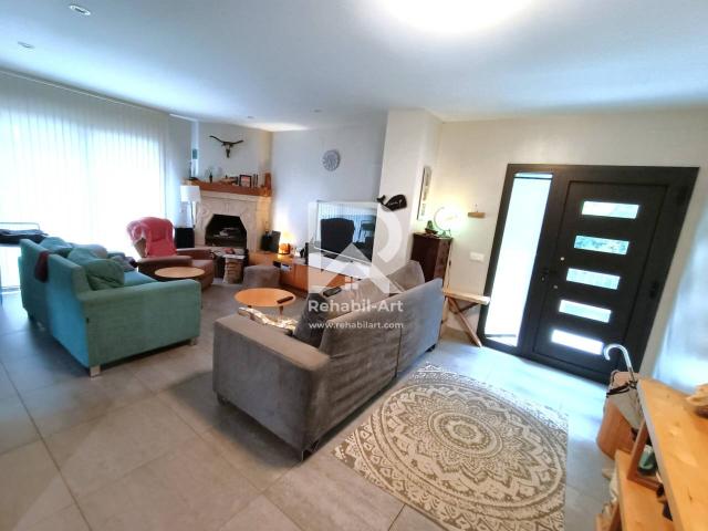 Planta baja de 161 m2 y 4 habitaciones en muy buen estado