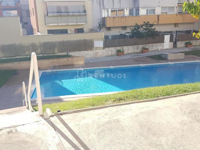 Planta baja en venta en Terrassa, Torre Sana. Piso con piscina, parking y trastero en Terrassa. Plantas bajas.