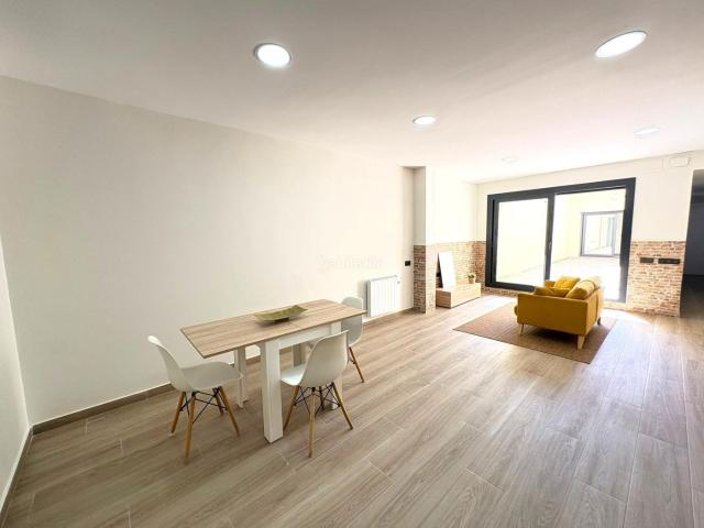 Planta baja en venta en Terrassa, Ca n'Aurell. PLANTA BAJA DE OBRA NUEVA, 3 HABITACIONES, 2 BAÑOS Y PATIO EN CA NAURELL. Plantas bajas.