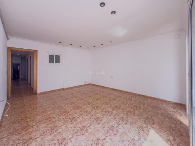 Planta baja en venta en Terrassa, La Cogullada. Una planta baja con entrada independiente. Espacio, luz y calidad de vida en La Cogullada. Plantas bajas.