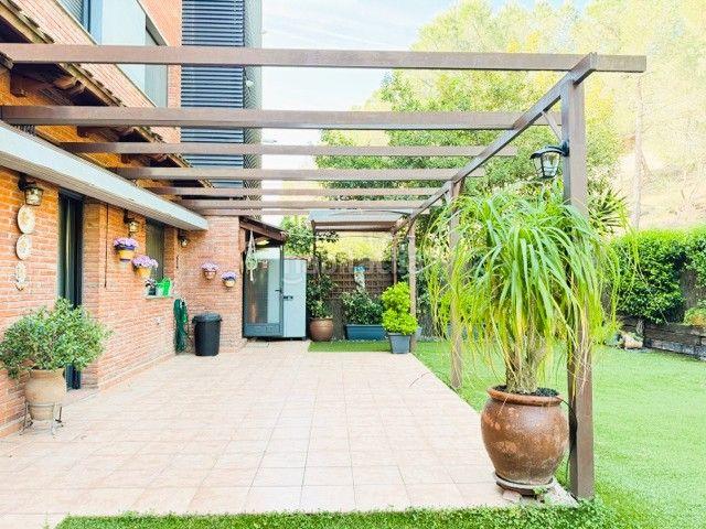 Planta baja en venta en Tiana. PLANTA BAJA CON JARDIN DE 120 M2 Y TERRAZA. Plantas bajas.