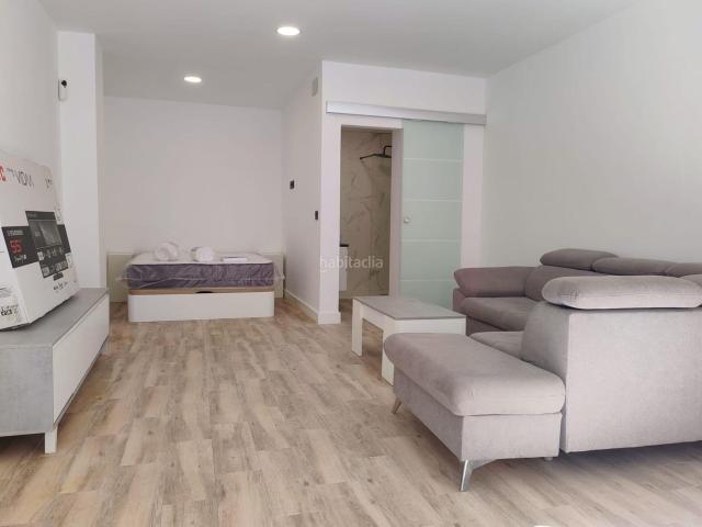 Planta baja en venta en Torremolinos, Calvario. Local Convertido en Vivienda Calle Loma de los Risos, Torremolinos. Plantas bajas.