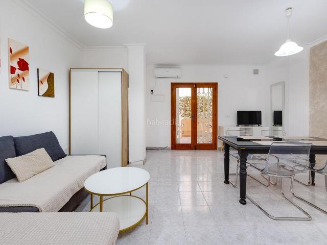 Planta baja en venta en Torrevieja, Avenida Habaneras Curva de Palangre. Piso de 2 dormitorios, zona Habaneras, 500 m de la playa. Plantas bajas.