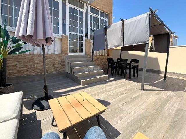 Planta baja en venta en Torrevieja, Aguas Nuevas. Planta baja elegantemente reformada aprox. 58 m2 con gran terrazajardín, en una comunidad bien cuidada con gran piscina. Plantas bajas.