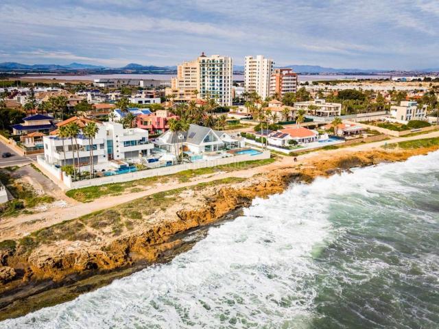 Planta baja en venta en Torrevieja, La Veleta. Planta Baja en venta en La Veleta, 4 dormitorios. Plantas bajas.