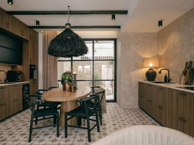 Planta baja en venta en Torrevieja, Las Piscinas Naturales. Exclusivo apartamento totalmente reformado a escasos pasos del paseo marítimo y Playa del Cura, ideal para quienes buscan diseño. Plantas.