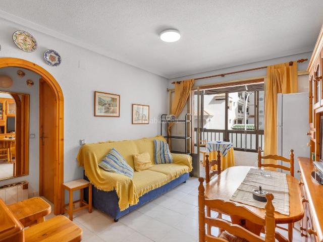 Planta baja en venta en Torrevieja, Los Europeos. Presentamos este encantador apartamento ubicado A 400 metros de la Playa de La Mata, Torrevieja. Con una superficie construida de. Plantas bajas.