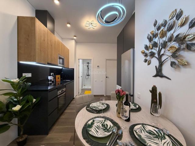 Planta baja en venta en Torrevieja, Puerto Deportivo. Apartamento totalmente reformado con un enorme sótano de 205 m2 A 200 metros del puerto deportivo de Torrevieja. Plantas bajas.