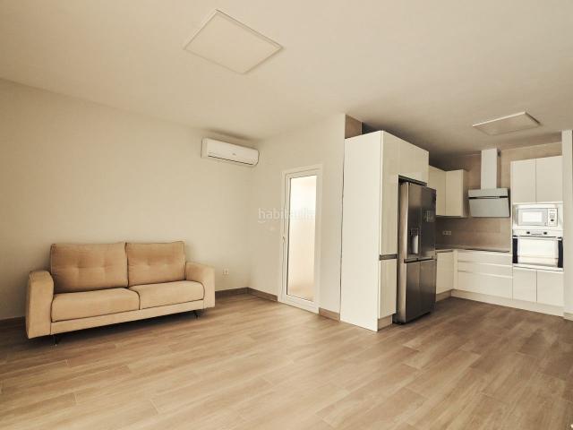 Planta baja en venta en Torrevieja, Puerto Deportivo. Exclusiva planta baja totalmente reformada en pleno centro de Torrevieja, a pocos pasos del marSi buscas una vivienda moderna, cóm. Plantas bajas.