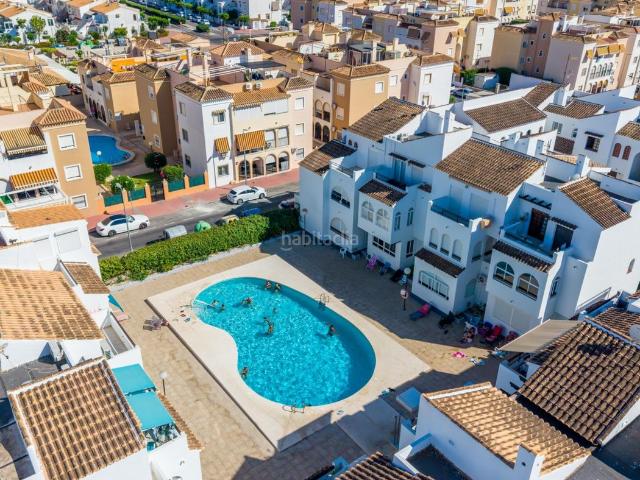 Planta baja en venta en Torrevieja, Playa de los Náufragos. Descubra esta fantaacutestica vivienda en planta baja situado en la exclusiva urbanizacioacuten El Paraiacuteso, un residencial qu. Plantas.
