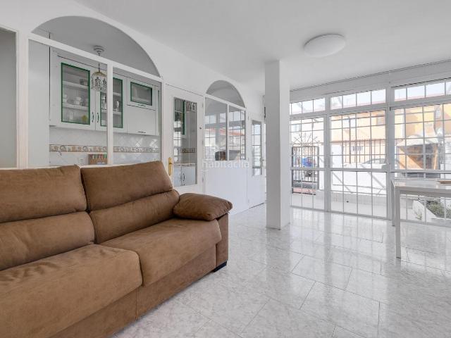 Planta baja en venta en Torrevieja, Playa de los Náufragos. Descubre este acogedor bungalow ubicado a tan solo 300 metros de la hermosa playa de Los Naacuteufragos. Perfecto para disfrutar d. Plantas.