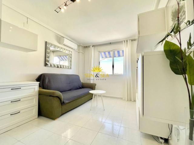 Planta baja en venta en Torrevieja, Torreblanca. iexclVENTA DE VIVIENDA EN PLANTA BAJA EN TORREVIEJA!Acogedoraampnbspplanta baja exteriorampnbspdeampnbsp22 msup2 uacutetiles 25 ms. Plantas bajas.