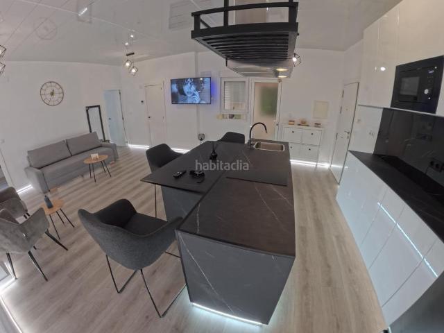 Planta baja en venta en Torrevieja, Zona Playa del Cura. Apartamento premium reformado a 200m del mar planta baja accesible 2 dormitorios alta rentabilidad. Plantas bajas.