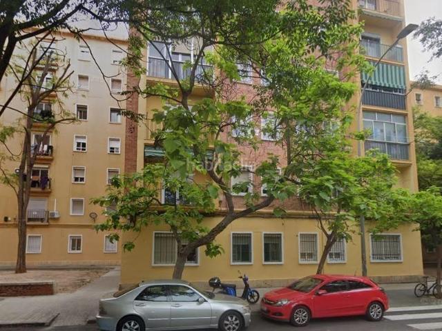 Planta baja en venta en Valencia, Tres Forques. Planta baja con potencial en Tres Forques, Valencia, con todos los servicios a tu alcance. Plantas bajas.