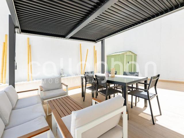 Planta baja en venta en Valencia, Barrio de Patraix. Vivienda en planta baja con una terraza de 70 metros. Plantas bajas.