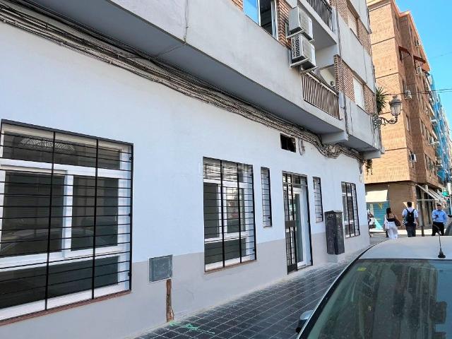 Planta baja en venta en Valencia, El Grau. Vivienda de diseño actual con espacios funcionales. Plantas bajas.