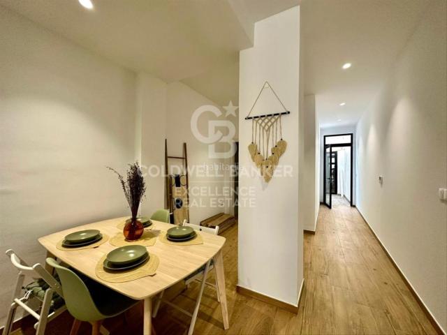 Planta baja en venta en Valencia, Nou Moles. Excelente oportunidad de inversión, planta baja con licencia turística. Plantas bajas.