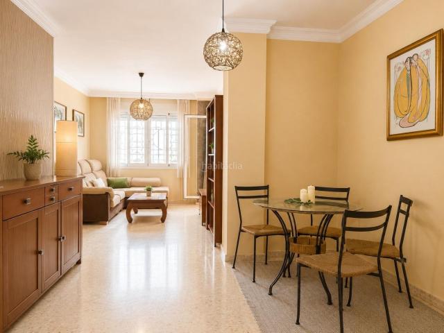 Planta baja en venta en Vélez Málaga, Hispanidad Vivar Téllez. VÉLEZMÁLAGA ZONA SUR Amplia vivienda en planta baja AMUEBLADA con terraza, patio privativo y plaza de garaje. Plantas bajas Vélez.
