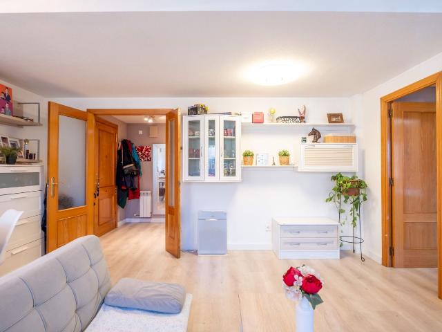 Planta baja en venta en Zaragoza, Miralbueno. Buscas un piso reformado y listo para entrar a vivir en Miralbueno? Tu oasis en la calle Paraíso. Plantas bajas.