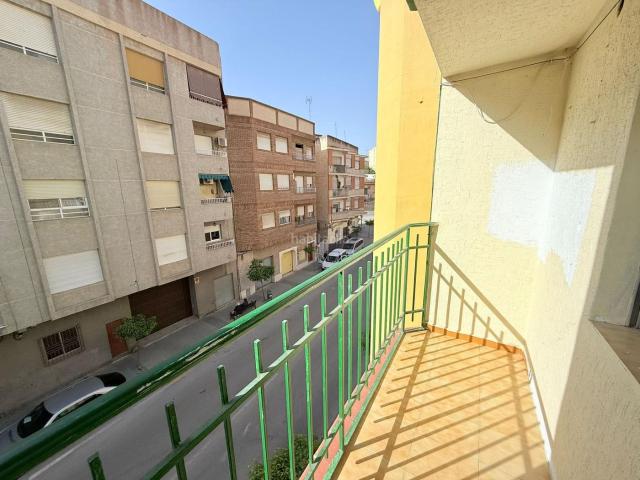 Planta baja en venta en Abarán. Piso de 3 habitaciones a reformar en 1era planta. Plantas bajas.