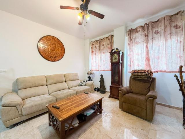 Planta baja en venta en Águilas, Casco Antiguo. Te presentamos esta acogedora vivienda en planta baja en Águilas, ubicada a tan solo 5 minutos del centro, en una zona cómoda y bi. Plantas bajas.