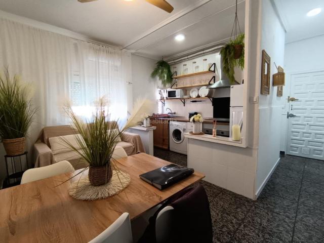 Planta baja en venta en Águilas, El Hornillo. Se vende apartamento reformado en planta baja A 60 METROS DE LA PLAYA Zona Las Delicias, Águilas. Plantas bajas.