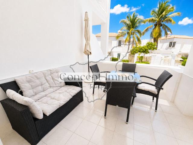 Planta baja en venta en Adeje, Playa de Fañabé. Apartamento moderno, reformado y amueblado con piscina climatizada, solo 500m de la playa de Fañabé!. Plantas bajas.