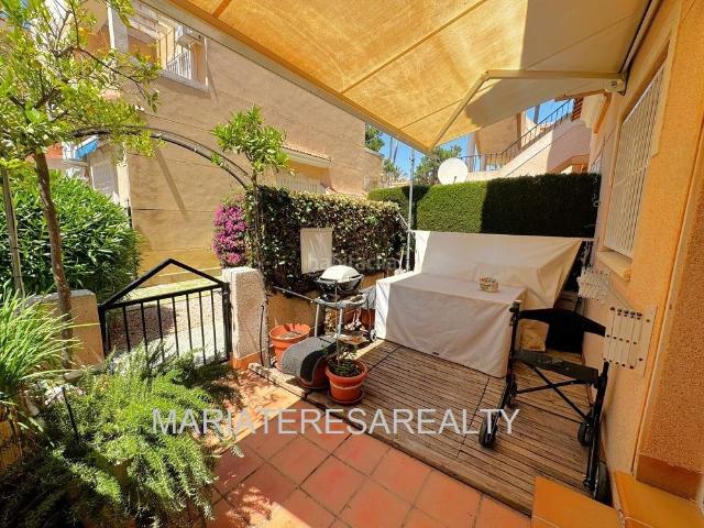 Planta baja en venta en Alcázares Los, Centro. Apartamento en planta baja con jardín en Residencial Playa I, Los Alcazares, Murcia. Plantas bajas Alcázares.