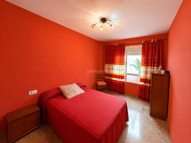 Planta baja en venta en Alicante, San Agustín. Entresuelo con gran terraza, garaje y trastero en Bulevar Teulada. Plantas bajas.