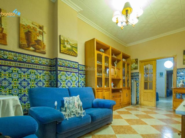 Planta baja en venta en Badajoz, Casco Antiguo. PISO EN PLANTA BAJA MUY AMPLIO CON PATIO Y GRAN BUHARDILLA CON MUCHAS POSIBILIDADES EN PLENO CENTRO. Plantas bajas.