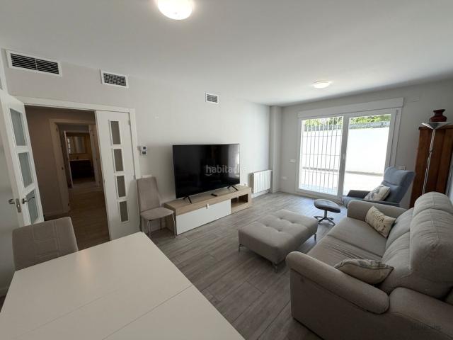 Planta baja en venta en Badajoz, San Roque Ronda Norte. Apartamento en venta en Ronda Norte con patio de 55 m², garaje con cargador y trastero. Plantas bajas.