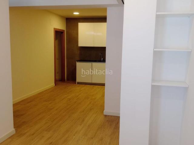 Planta baja en venta en Badalona, Centre. Planta baja reformada con parking en el centro de Badalona, a 400 m del mar. Plantas bajas.