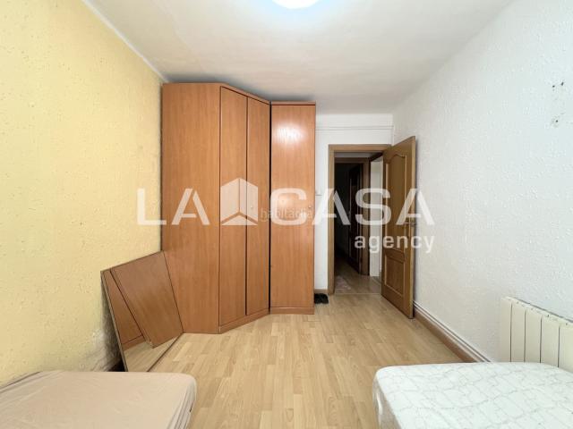 Planta baja en venta en Badalona, Llefià. LA CASA AGENCY TIENE EL PLACER DE PRESENTAR EN EXCLUSIVA. Plantas bajas.