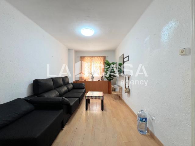 Planta baja en venta en Badalona, Llefià. Plantas bajas.