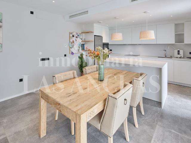 Planta baja en venta en Baleares Ibiza, Marina Botafoc Talamanca. Contemporánea planta baja con piscina privada en área de alta demanda. Plantas bajas.