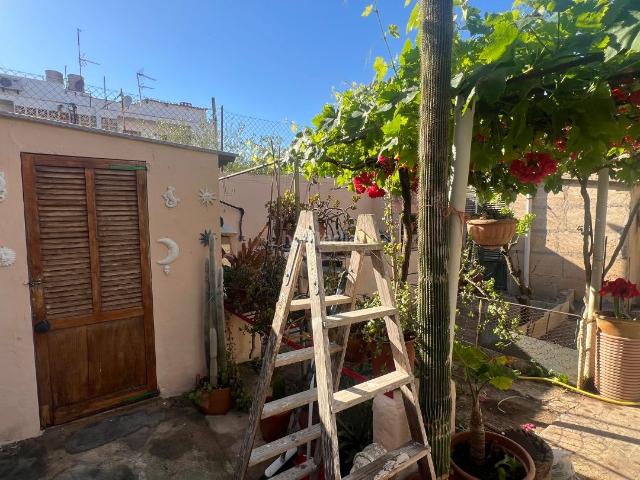 Planta baja en venta en Baleares Palma de Mallorca, S´Arenal. Planta semisótano con patio privado de 70 m², 3 dormitorios en zona residencia. Plantas bajas Palma de.