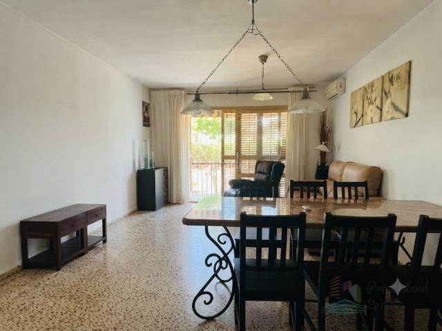 Planta baja en venta en Baleares Santa Eulària, Puig d´en Valls. Bajo en Puig den Valls con terraza, 4 habitaciones y 2 baños en venta. Plantas bajas Santa.