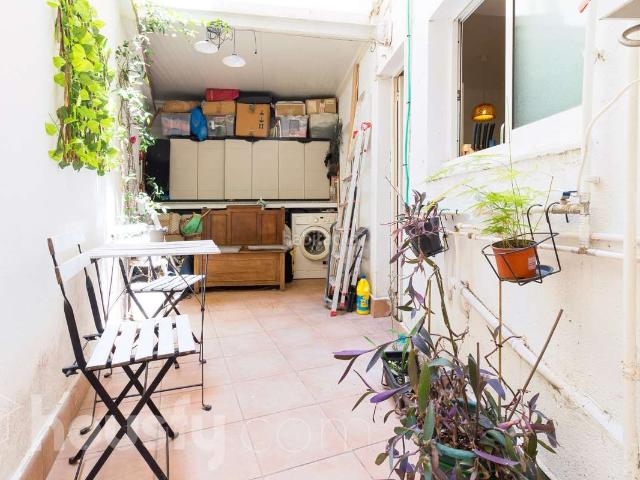 Planta baja en venta en Barcelona, Carmel. Plantas bajas.