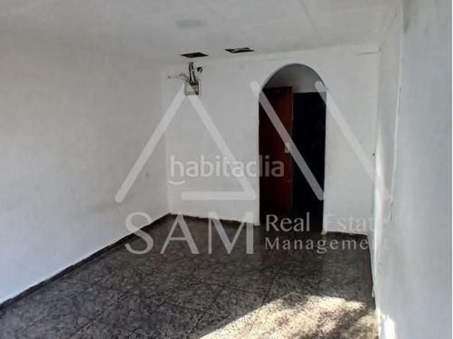 Planta baja en venta en Barcelona, Ciutat Meridiana. Plantas bajas.