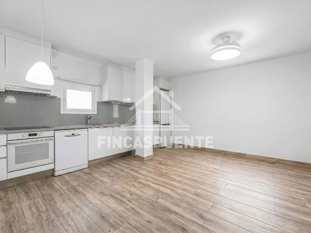 Planta baja en venta en Barcelona, El Camp de l´Arpa del Clot. Plantas bajas.