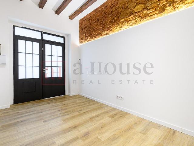 Planta baja en venta en Barcelona, El Poble Sec Parc de Montjuïc. PLANTA BAJA CON ENCANTO EN PLENO POBLE SEC. Plantas bajas.