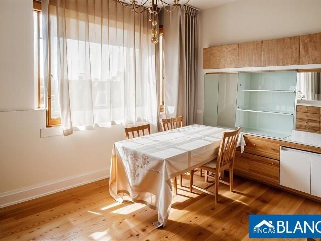 Planta baja en venta en Barcelona, Sant Ramon Maternitat. GRAN PISO EN ZONA DE LES CORTS. Plantas bajas.
